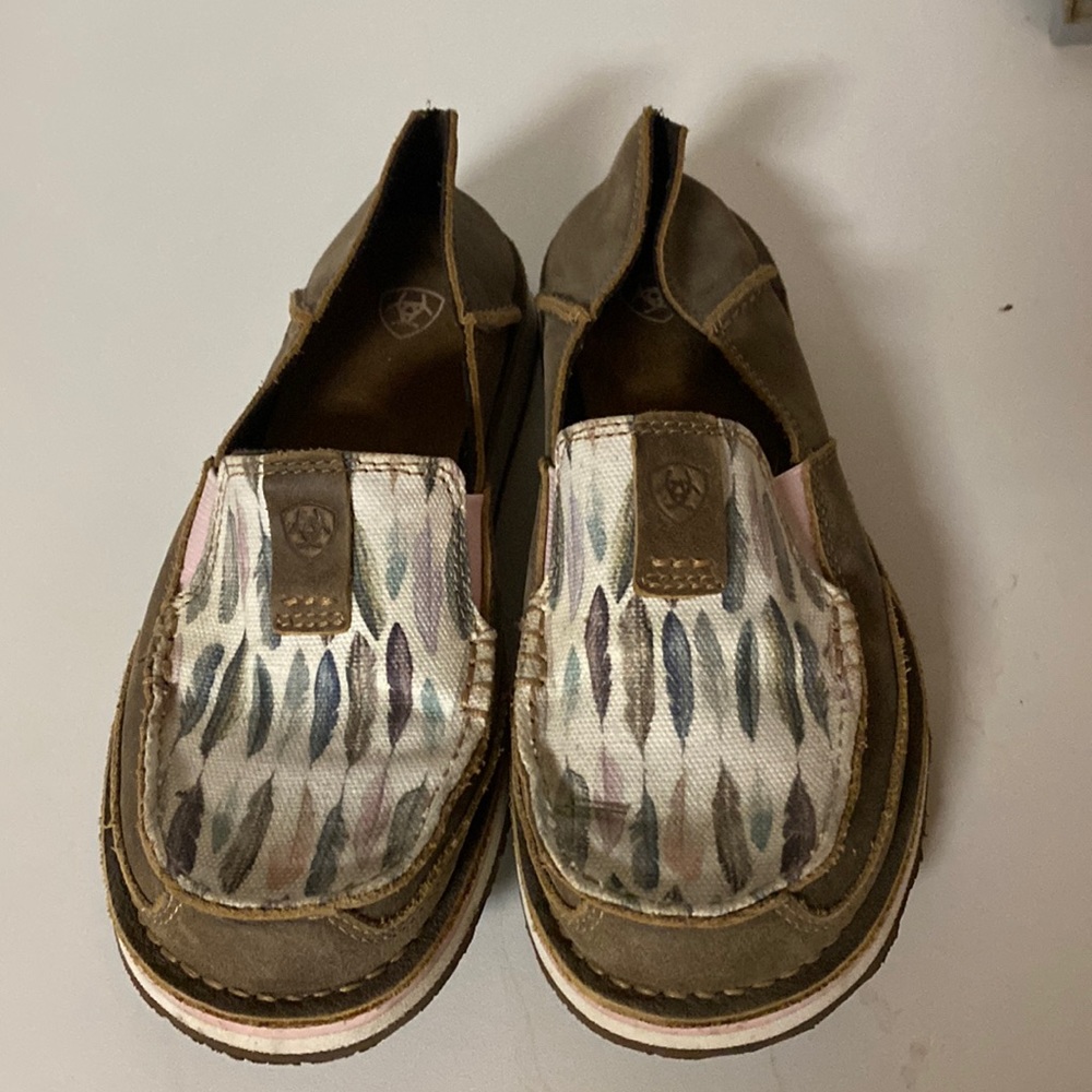 Ariat Cruisers Watercolor Feathers Slip On Shoes SZ 7.5B